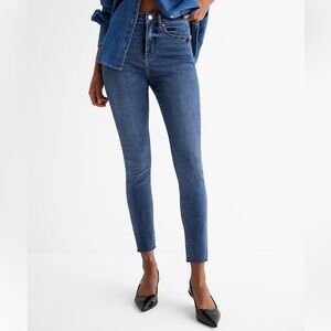 Express High Waisted Medium Wash Raw Hem Skinny Jeans women’s NEW
